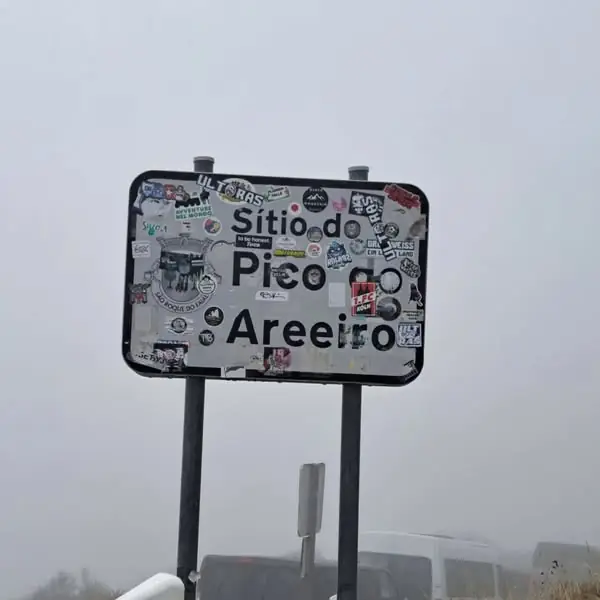 Placa do Pico do Areeiro, na Madeira, durante a viagem Lusitur