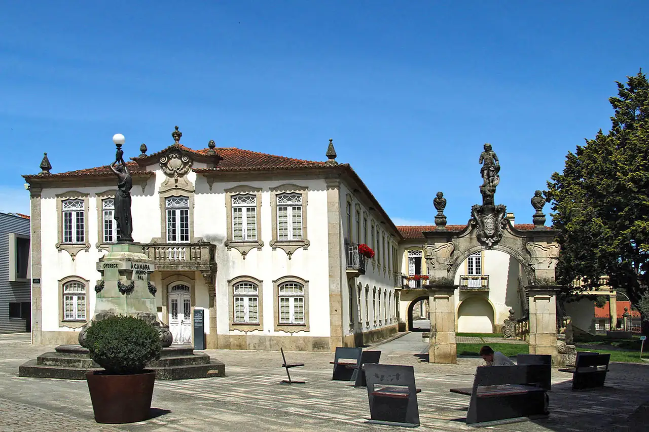 Praça do centro histórico de Mondim de Basto